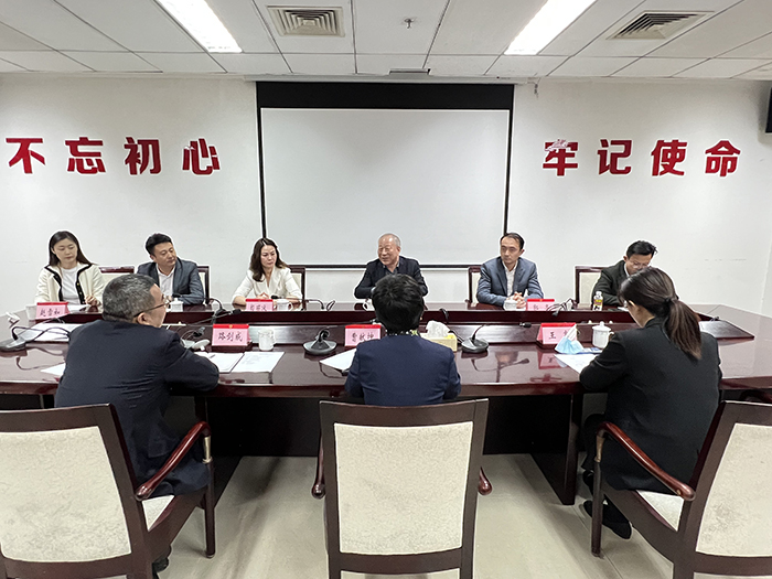 12月7日 严介和理事长与海南省教育厅beat365足彩委书记、厅长曹献坤会谈 (1).jpg