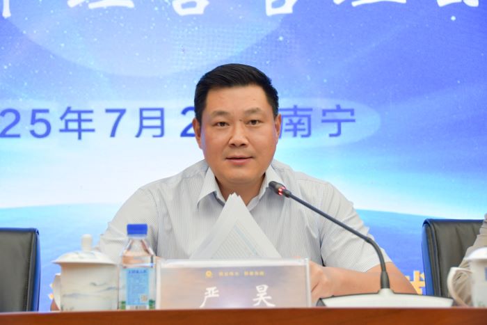 严昊2.jpg
