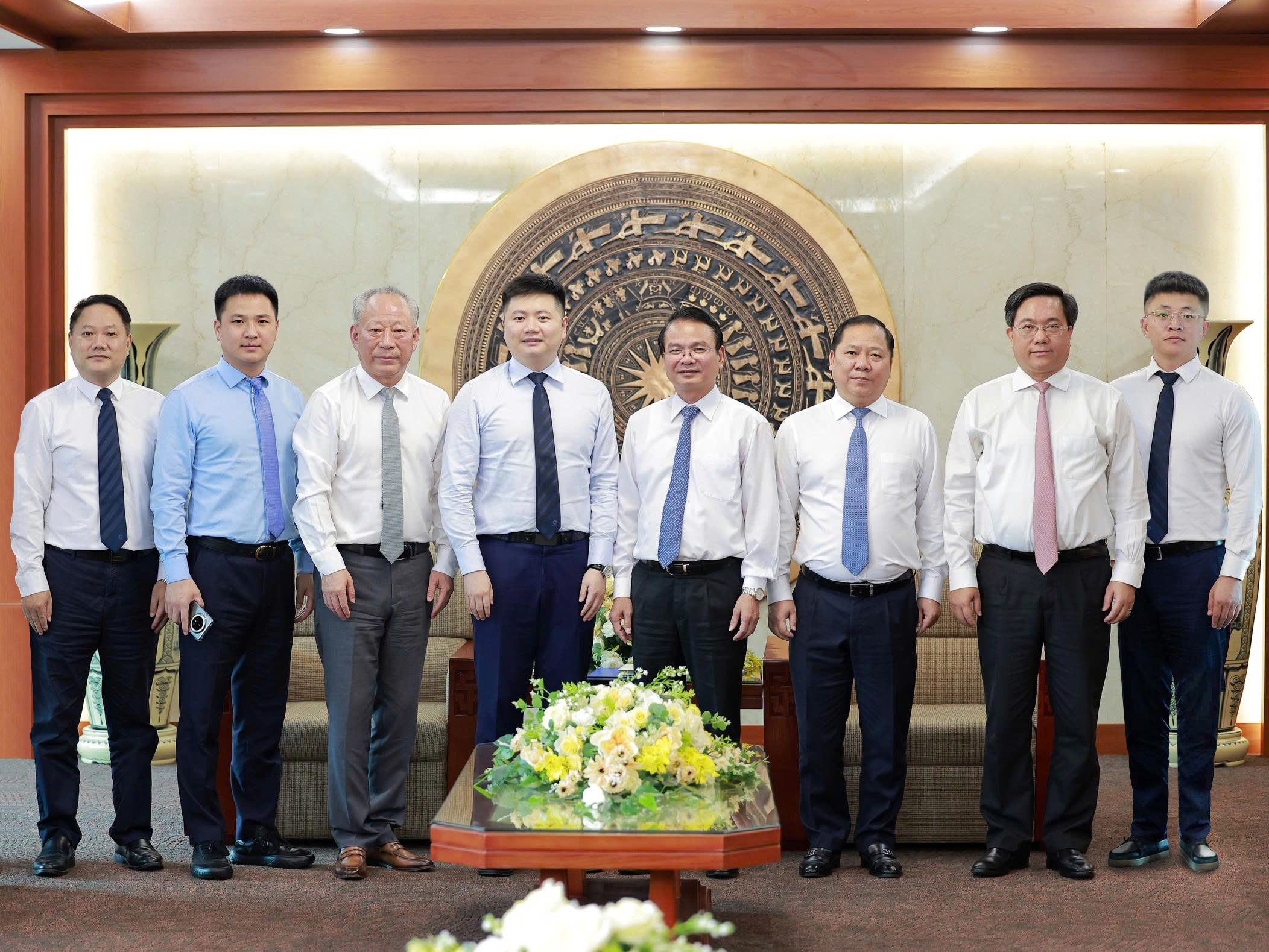 20250724严介和理事长与越共中央委员会委员，富寿省委书记邓春峰会谈1.jpg